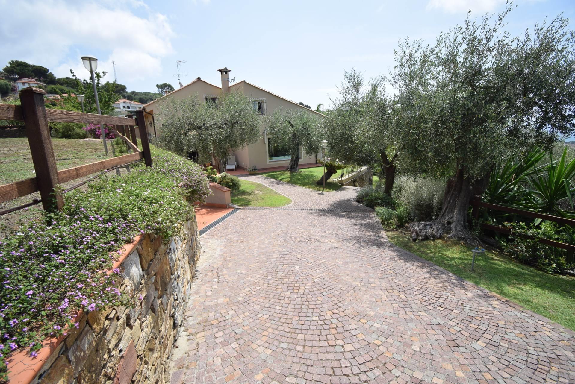 Villa for sale in Diano Marina