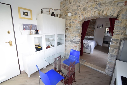 Asunto myynnissä Diano San Pietrossa