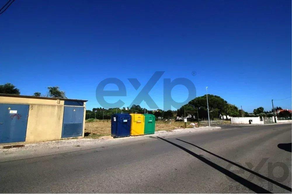 Infrastructured allotment for the construction of 33 houses and 3 buildings in Cartaxo