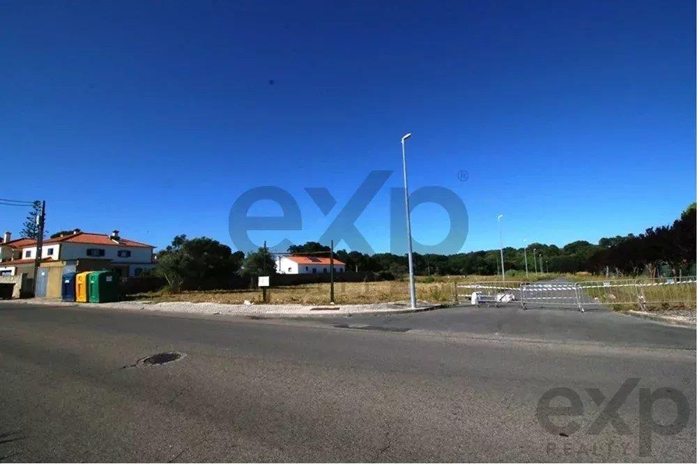 Infrastructured allotment for the construction of 33 houses and 3 buildings in Cartaxo
