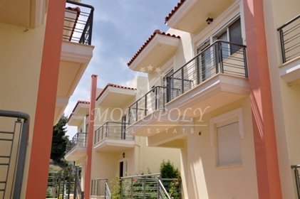 (For Sale) Residential Block of Maisonettes || Korinthia/Saronikos - 2.132 Sq.m, 39 Bedrooms, 3.300.