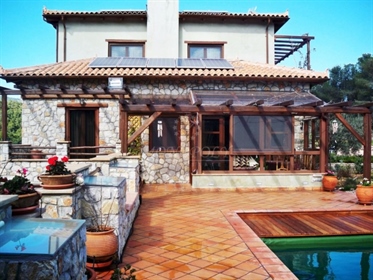 (Zu verkaufen) Haus Einfamilienhaus || Korinthias/Saronic - 260 mq.m,5 M/T, 500.000€