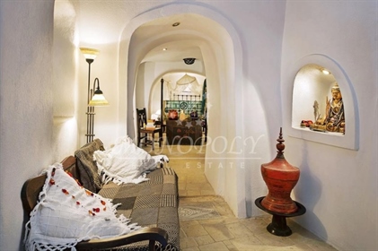 (For Sale) Other Properties Hotel || Cyclades/Santorini-Oia - 236 Sq.m, 1.600.000€