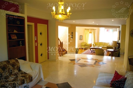 (For Sale) Residential Detached house || Athens South/Glyfada - 385 Sq.m, 3 Bedrooms, 900.000€