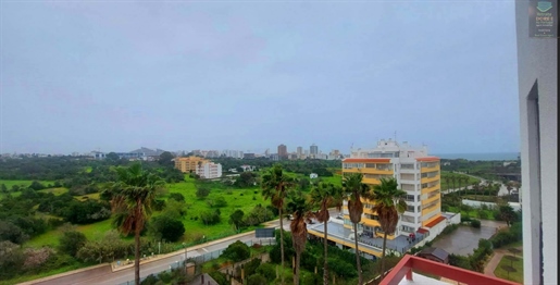 Apartamento de 2 dormitorios con vistas al mar, situado a 5 minutos a pie de Praia do Vau