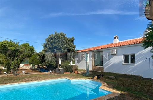 Ruime villa met 3 slaapkamers en zwembad te koop tussen Lagoa en Silves, Algarve