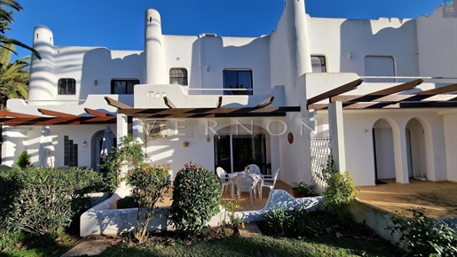 Algarve Ferragudo Villa mit 2 Schlafzimmern zum Verkauf in der Urbanisation Vila Gaivota, nur 5 Gehm