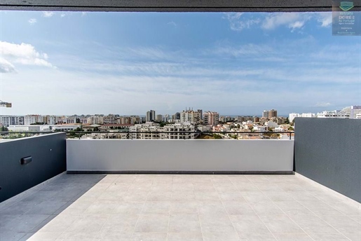 New T2 Duplex with river view from Terrace, Box and swimming pool 5 minutes from Praia da Rocha!