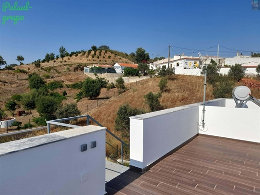 3 bedroom villa with garden and parking, fully renovated.