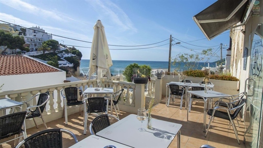 Restaurang och bostäder med fantastisk utsikt över stranden i Carvoeiro får du inte missa!