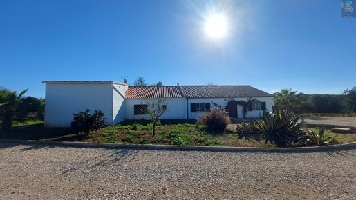 Small farm very well located, great access, consisting of 3 houses, new, ideal for tourist explorati