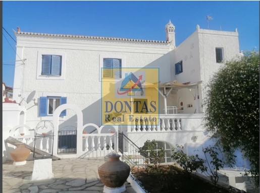 (For Sale) Residential Detached house || Piraias/Spetses - 295 Sq.m, 4 Bedrooms, 2.100.000€