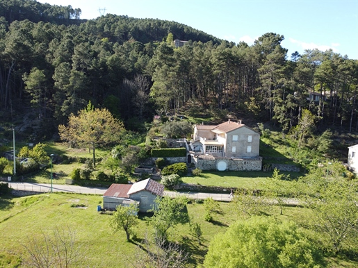 Stone farmhouse ideally located on + 4 hectares of land
