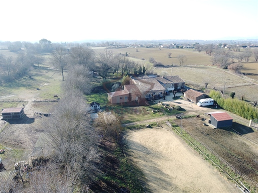Farmhouse with 2.2 hectares of land - Ideal for horses