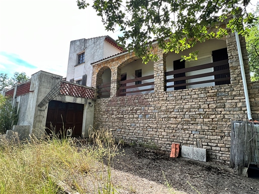 House with large plot of 7000 m² ideally located