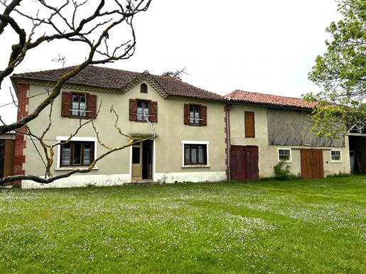 Old farmhouse on 4712 m² of land