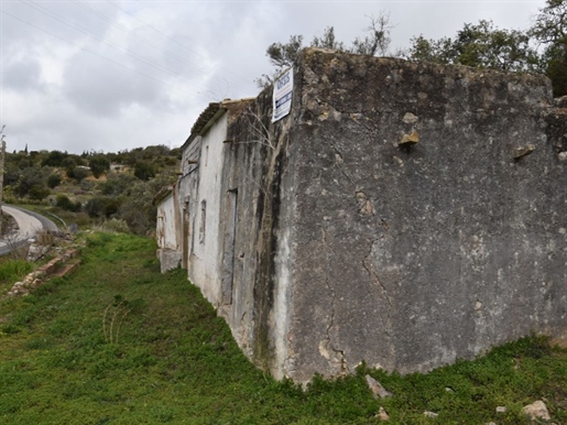 Gemischte Grundstück mit Ruine zum Wiederaufbau in der Gemeinde von Faro