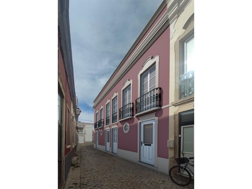 Maison dans le quartier historique avec projet approuvé pour 8 appartements à Faro