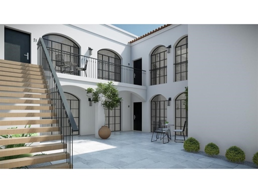 Haus in der Altstadt mit genehmigtem Projekt für 8 Wohnungen in Faro