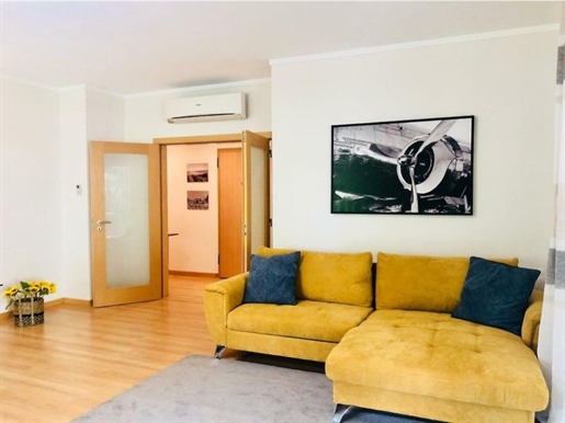 Vende-Se Apartamento T3 com piscina no Empreendimento Marina Village em Olhão