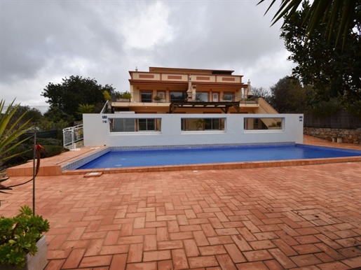 Sells if villa with pool overlooking serra in the municipality of Faro