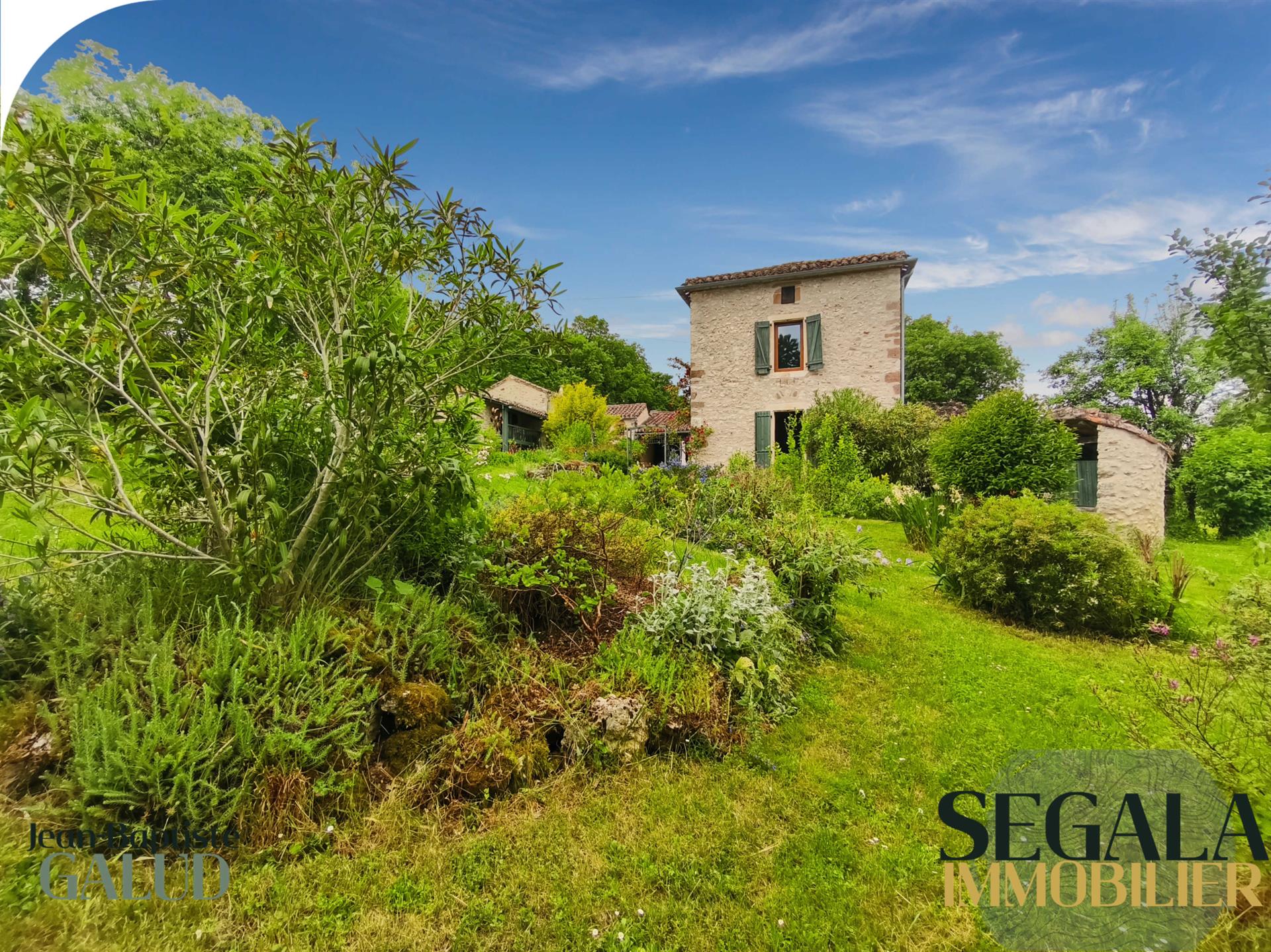 Renovated farmhouse on 4 hectares of land