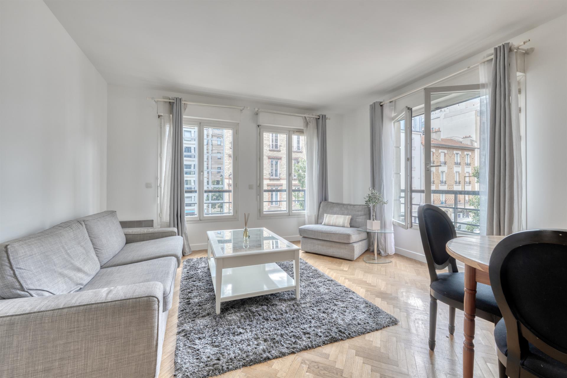 Apartament cu două camere cu pivniță și parcare