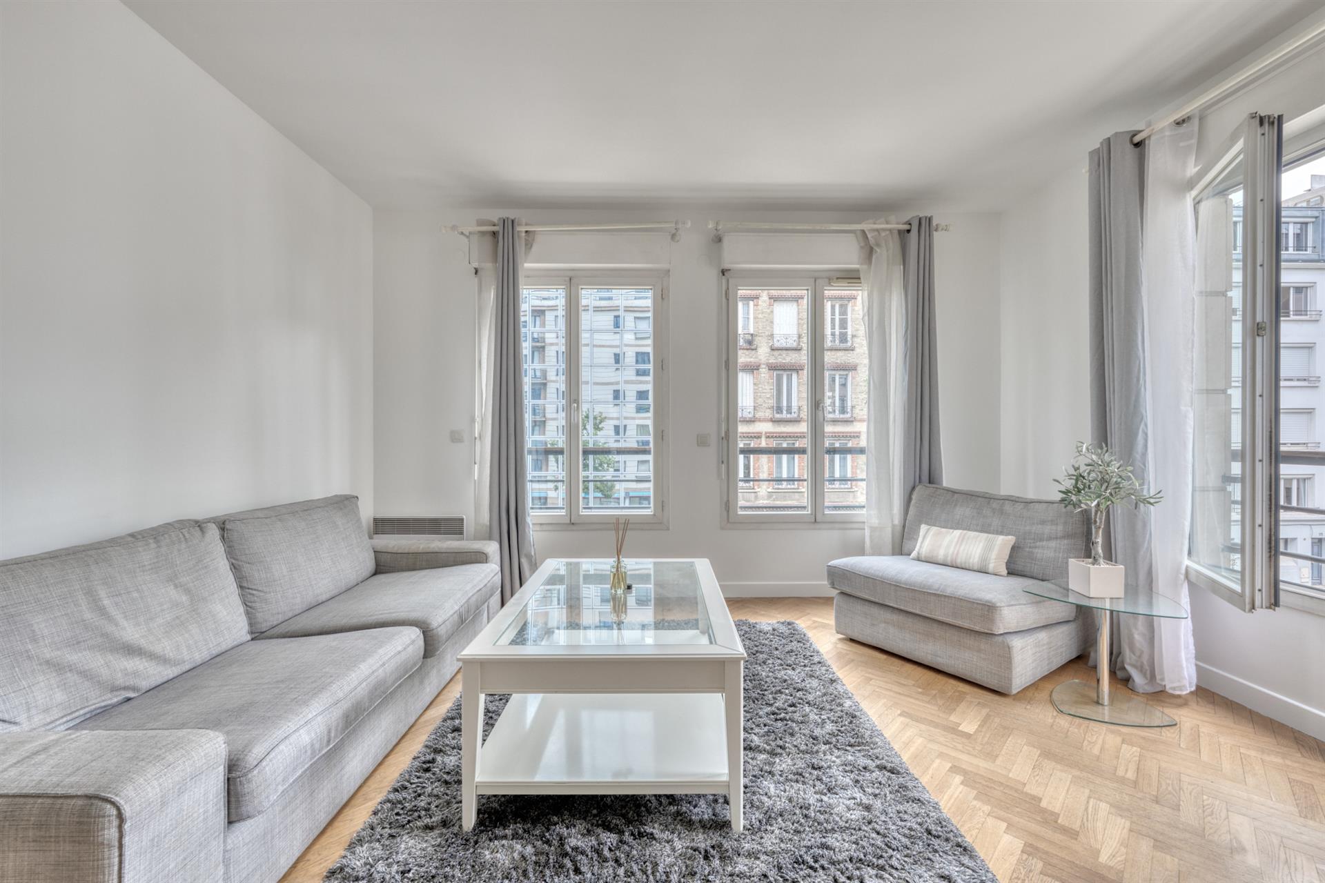 Apartament cu două camere cu pivniță și parcare