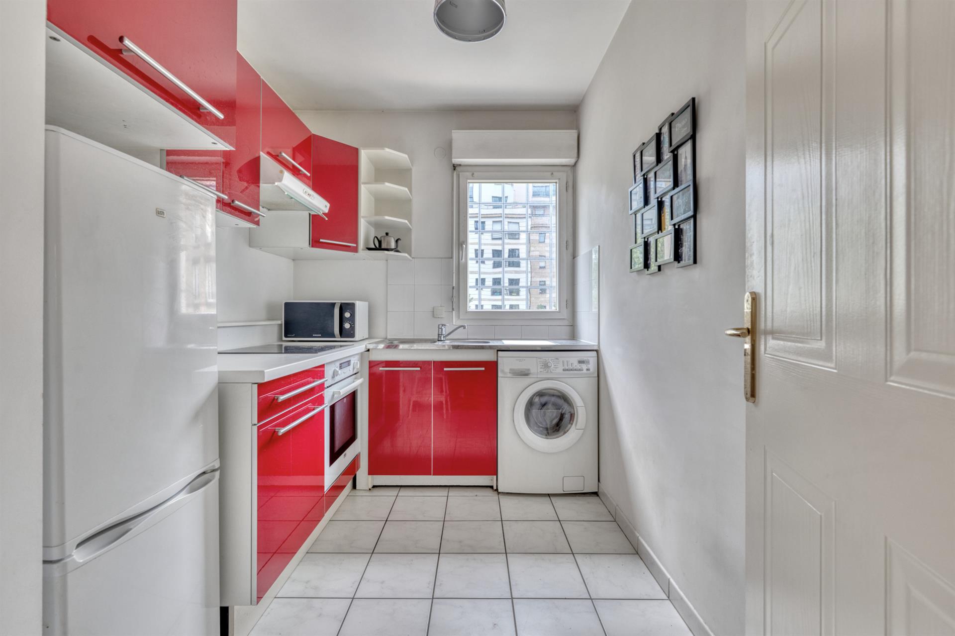 Apartament cu două camere cu pivniță și parcare