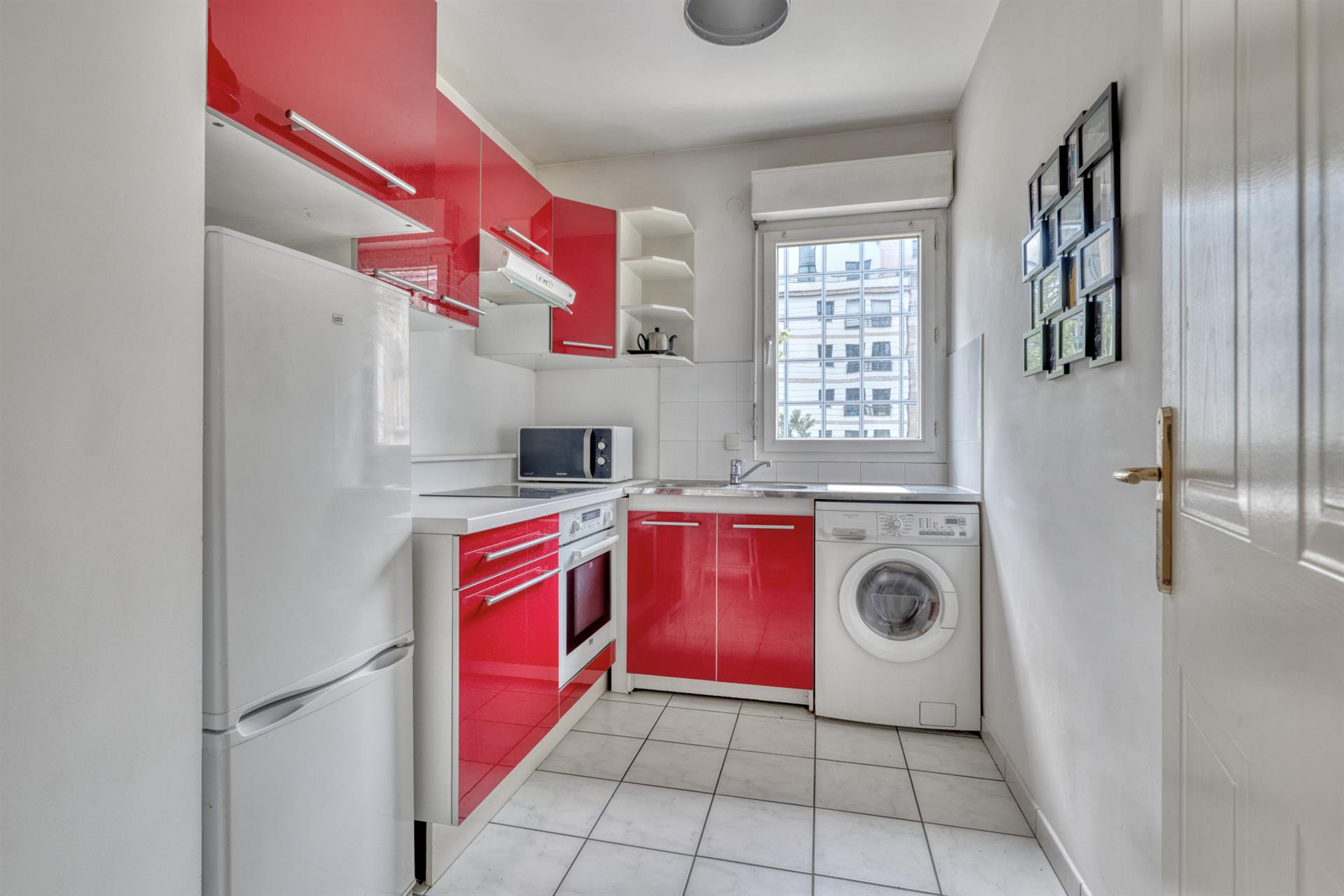 Apartament cu două camere cu pivniță și parcare