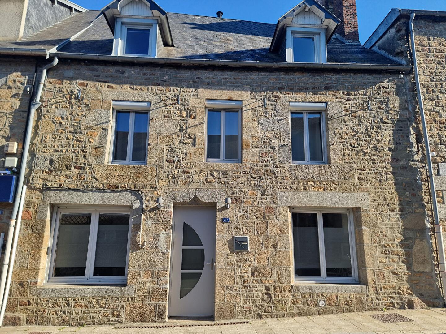 House in the town centre Ducey Les Chéris