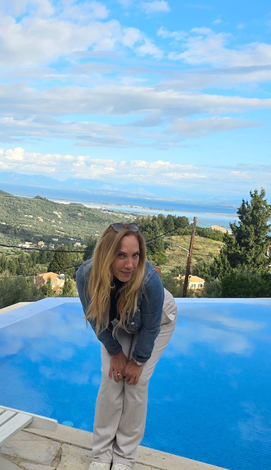 Великолепная вилла с бассейном и видом на море