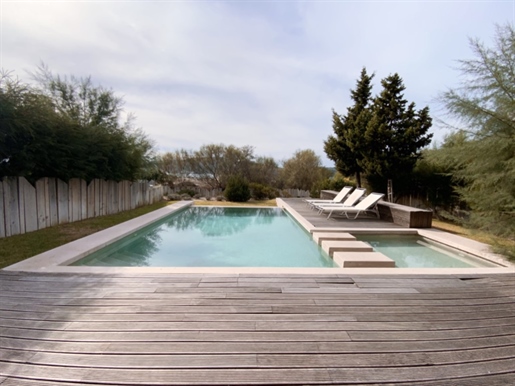 Apartamento com piscina e jardim privados em Tróia