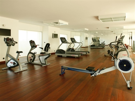 4 bedroom apartment inserted in luxury development with swimming pool, sauna and gym,