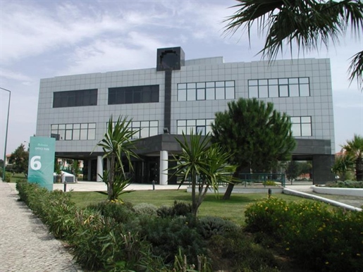 Sale of office, in Beloura office Park, with 240 m2.