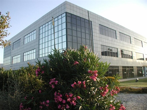 Venda de escritório, no Beloura Office Park 6, com 240 m2.