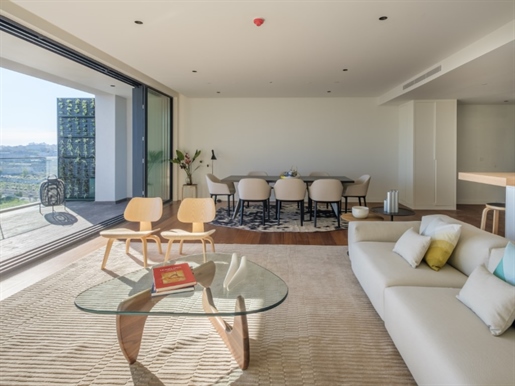 Appartement avec vue sur la rivière inséré dans un condominium privé à Parque das Nações
