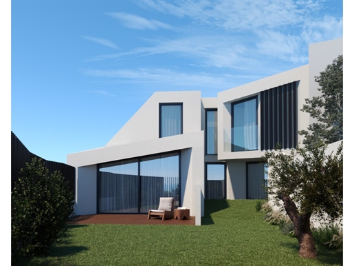 New 3 bedroom villa in Biscaia-Cascais with frontal sea views