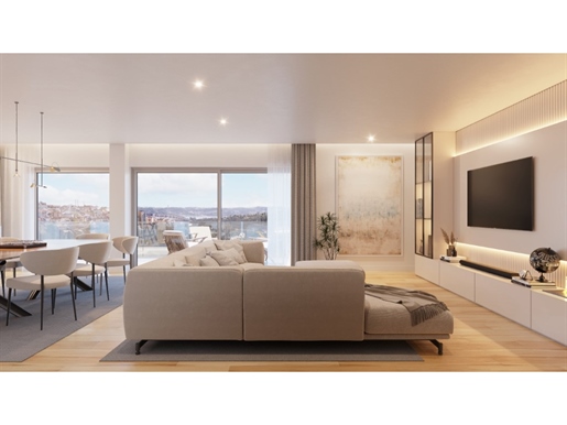 Nuevo apartamento de 3 dormitorios con balcón y aparcamiento en Campolide