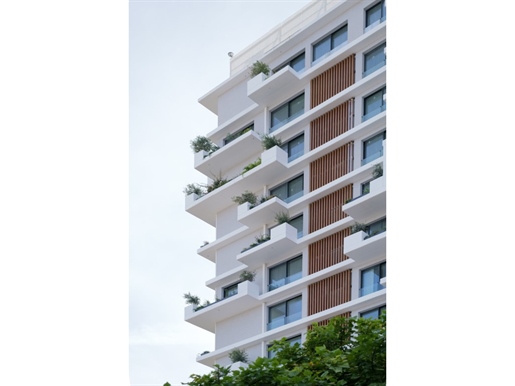 Apartment overlooking the river inserted in a private condominium in parque das Nações