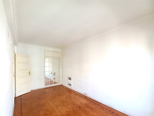 Apartamento de 3 dormitorios con balcón y vista al río en Restelo - Lisboa