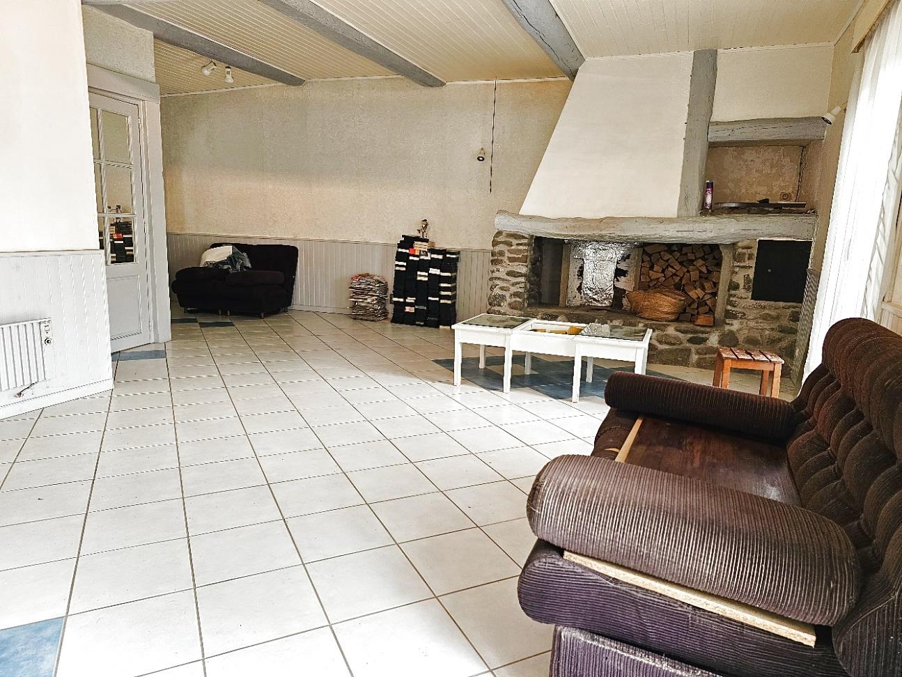 Village house with garden, terrace and garage
