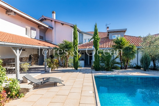 Mansion in the heart of the village 20 minutes from Hossegor