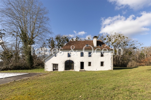 Charming Béarnese farmhouse to be completed, near Salies-de-Béarn