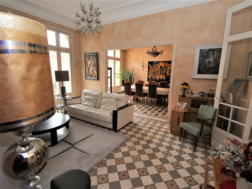 Bourgeois style apartment