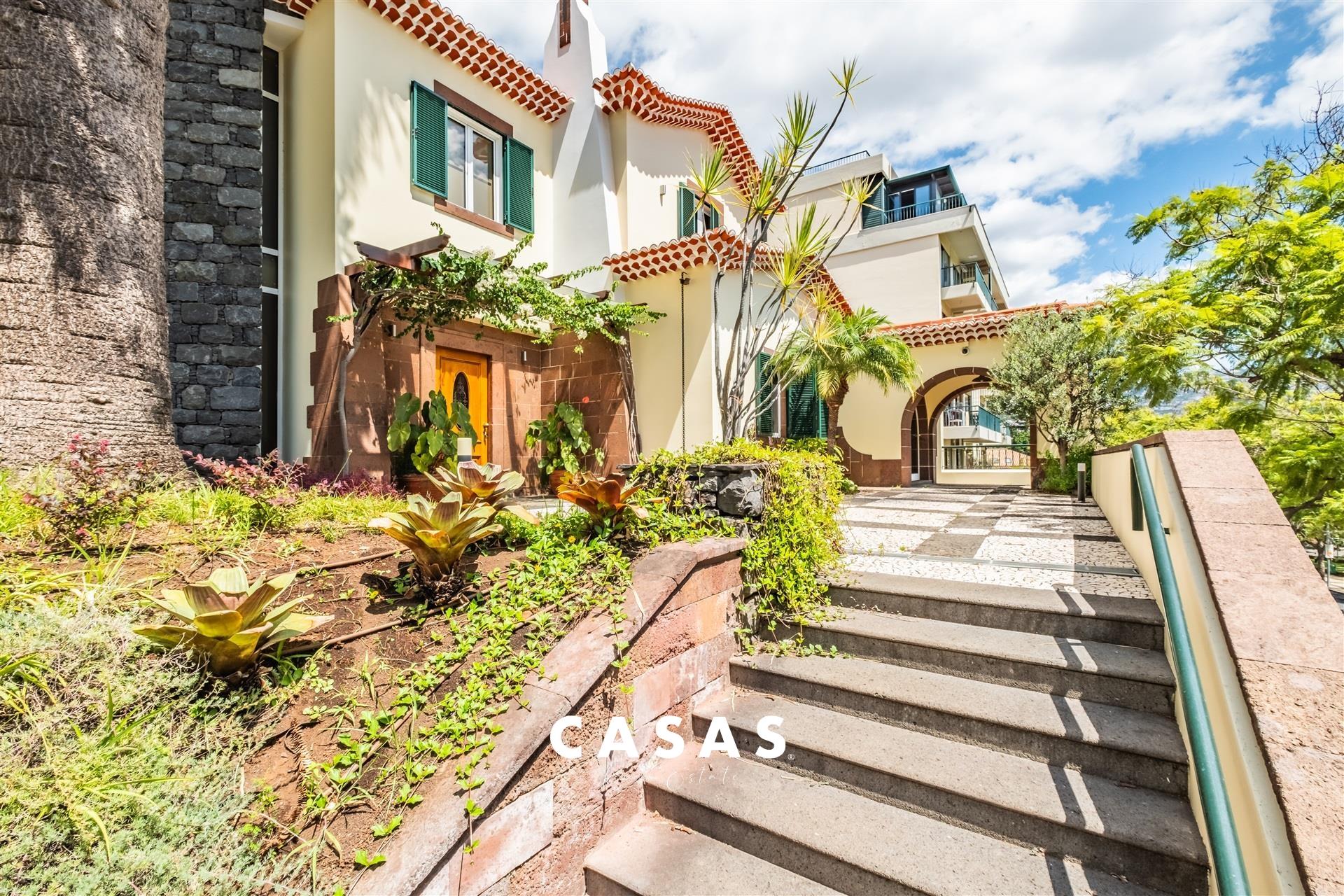 Chalet T4 Sell in Funchal (Sé),Funchal