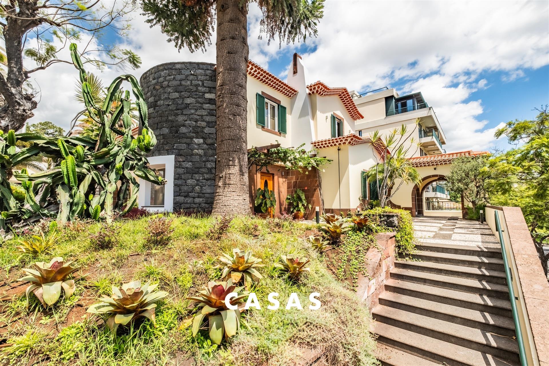 Chalet T4 Sell in Funchal (Sé),Funchal