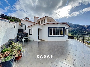 Detached house T3 Sell in Machico,Machico