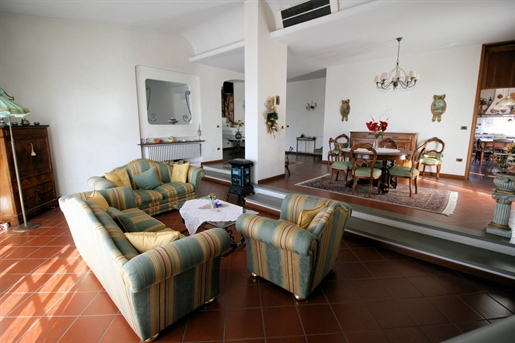 Villa singola di 500 m2 a Montecatini-Terme