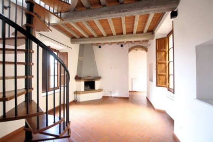 Apartment 85 m2 in Volterra